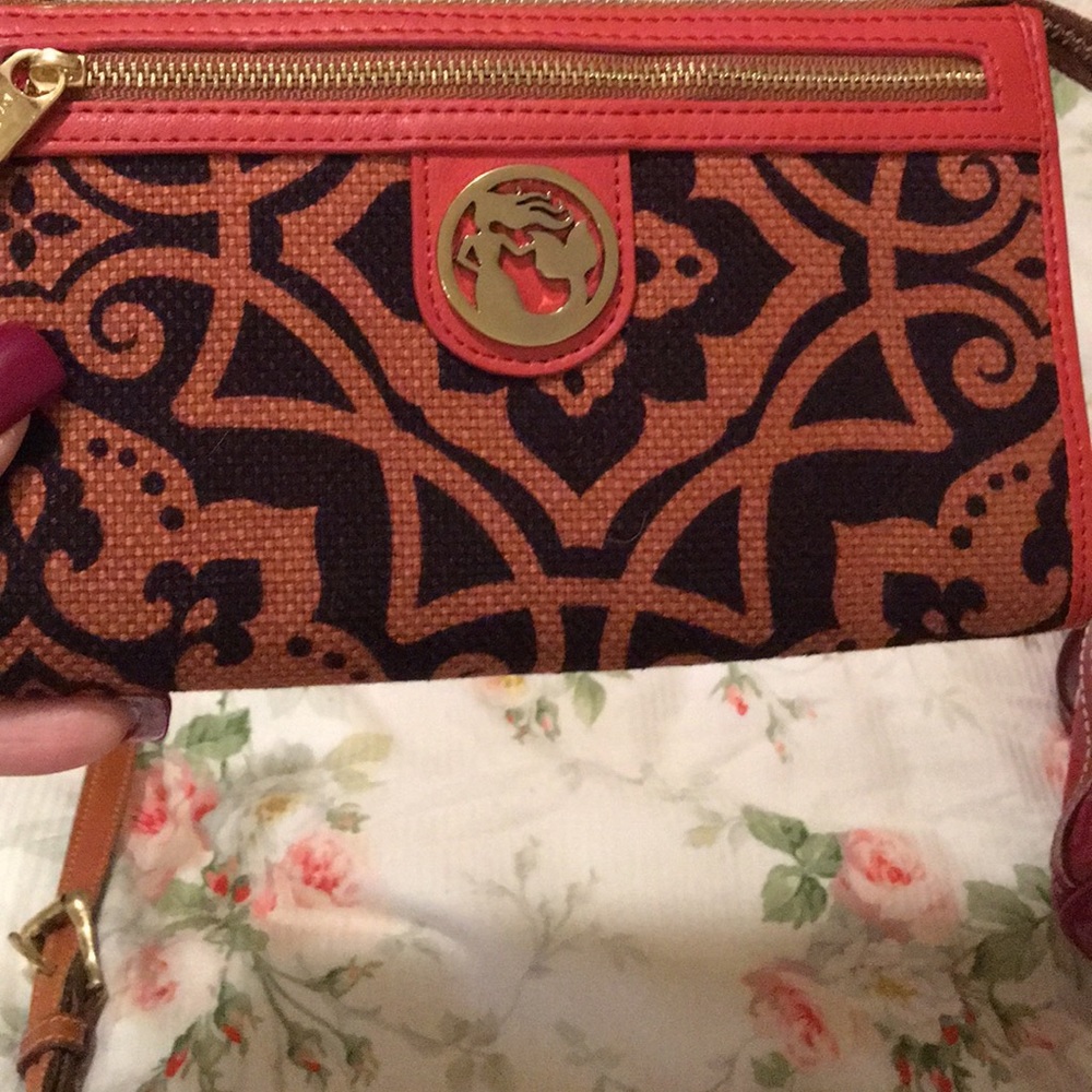 Wallet w clutch strap